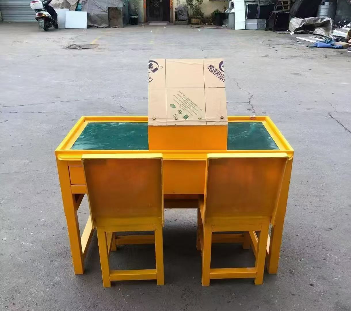 嘉定防静电导通桌井下煤矿火工品发放桌：危险品流转的安全守护者
